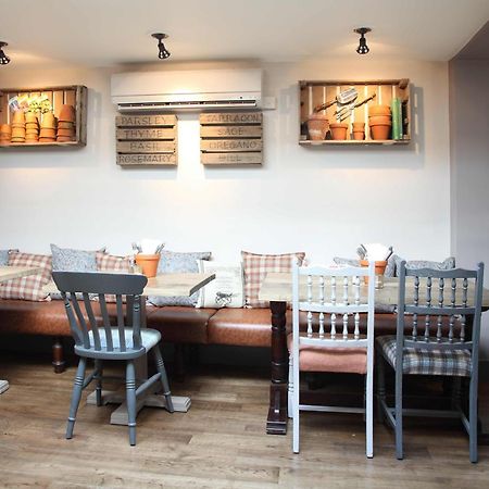 Flower Pot Hotel Sunbury-on-Thames Buitenkant foto
