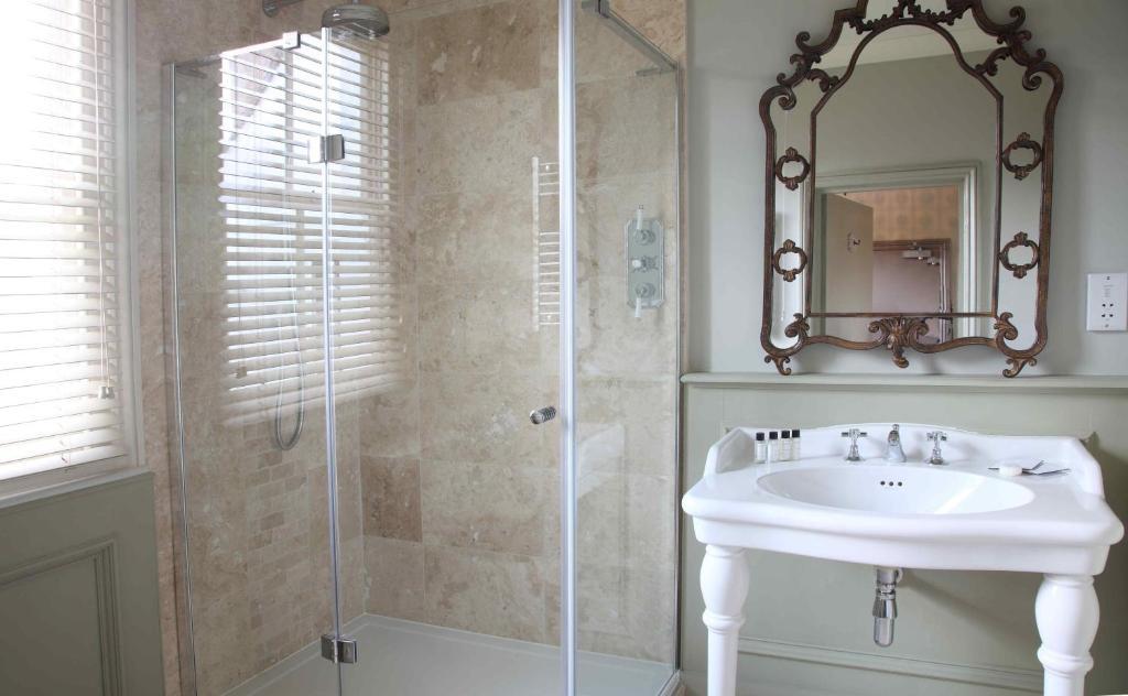Flower Pot Hotel Sunbury-on-Thames Kamer foto