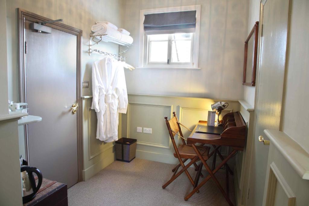 Flower Pot Hotel Sunbury-on-Thames Kamer foto